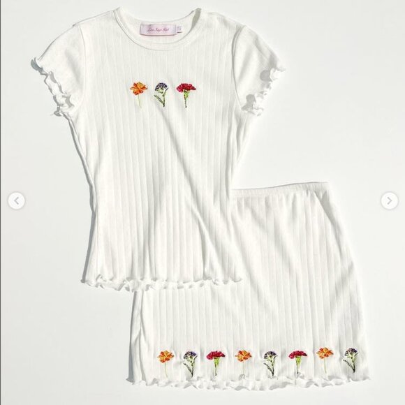 Lisa Says Gah Rose Mini Skirt in Milk Bouquet - Picture 3 of 16